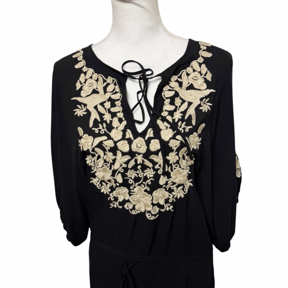 METROPARK BLACK EMBROIDERED FLORAL WOMEN DRESS MEDIUM SEEN ON VANESSA HUDGENS - Picture 3 of 6